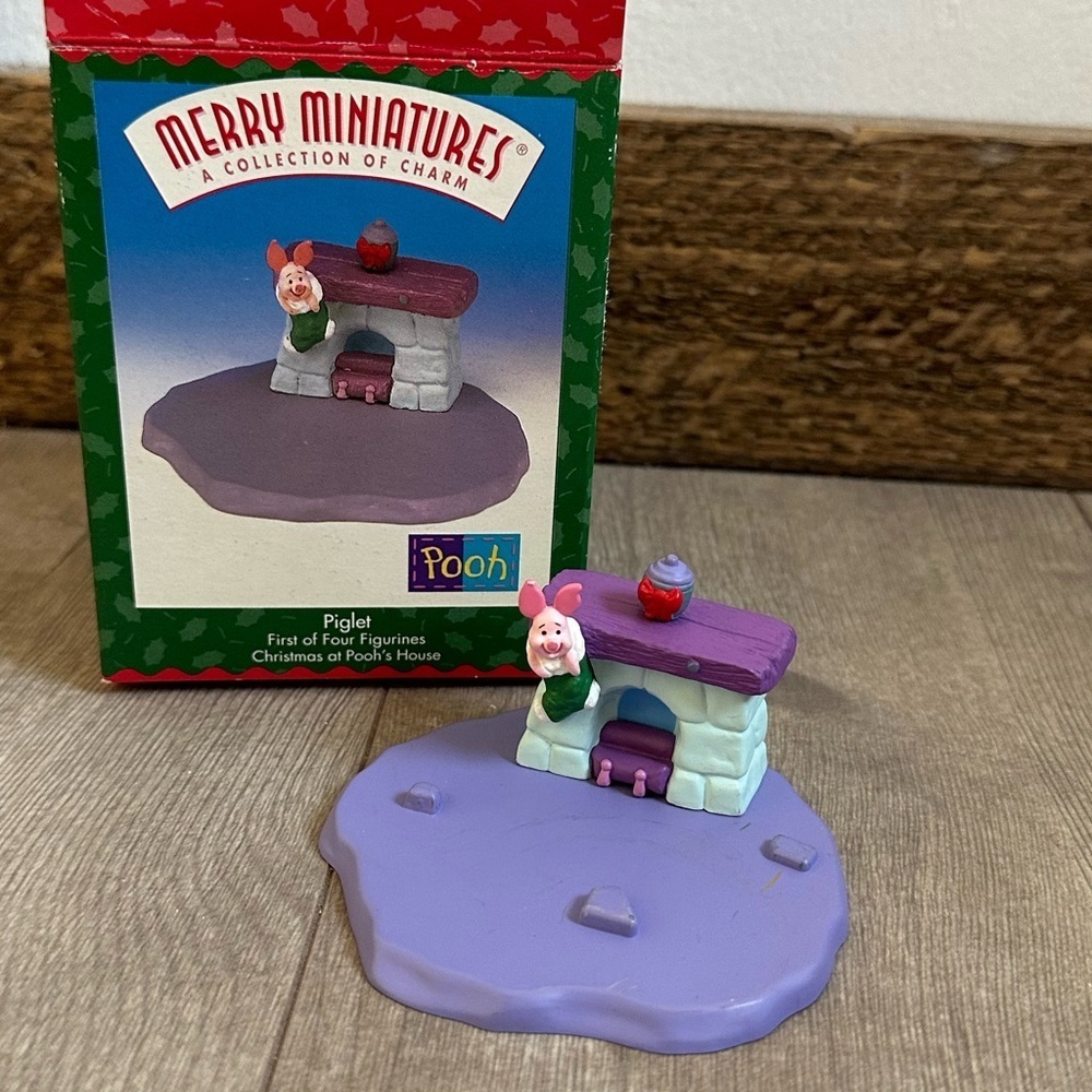 Hallmark Merry Miniatures Piglet 1st of 4 Christmas at Pooh's House Disney